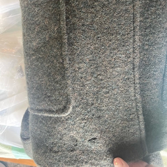 Bernardo Essentials Wool coat. Size large Has some issues but otherwise GUC - Picture 6 of 6